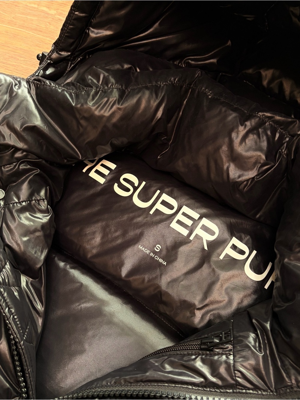 Aritzia Super Puff Shorty Jacket. 700+ Goose Down Winter Coat - Picture 5 of 5